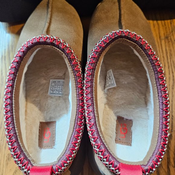 Like New - UGG Tazz Womens Platform  Size 9 - Picture 5 of 10